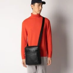 Piquadro Black Square Crossbody Bag IPad 11"/ Pro 9.7" Front Pocket Black -Secrid || Piquadro || Mywalit Verkoopwinkel ca5085b3 n dett60