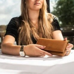 Chesterfield Mirthe RFID Portemonnee Black -Secrid || Piquadro || Mywalit Verkoopwinkel leren portemonnee cognac mirthe rfid 1