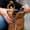 Chesterfield Morena Crossbody Schoudertas Brown -Secrid || Piquadro || Mywalit Verkoopwinkel leren schoudertas cognac morena 1 1 1