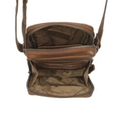 Chesterfield Hamilton Phonebag Schoudertas Cognac -Secrid || Piquadro || Mywalit Verkoopwinkel leren telefoontasje cognac hamilton 2