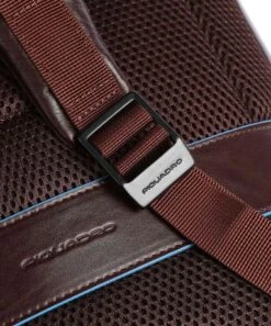 Piquadro Blue Square Laptop Backpack 13.3" IPad Pro 9.7" / IPad 11" Mahogany Brown -Secrid || Piquadro || Mywalit Verkoopwinkel piquadro blue square revamp laptop rugzak mahonie ca5575b2v mo 34