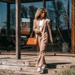 Chesterfield Santorini Schoudertas Cognac -Secrid || Piquadro || Mywalit Verkoopwinkel santorini 1 1 1