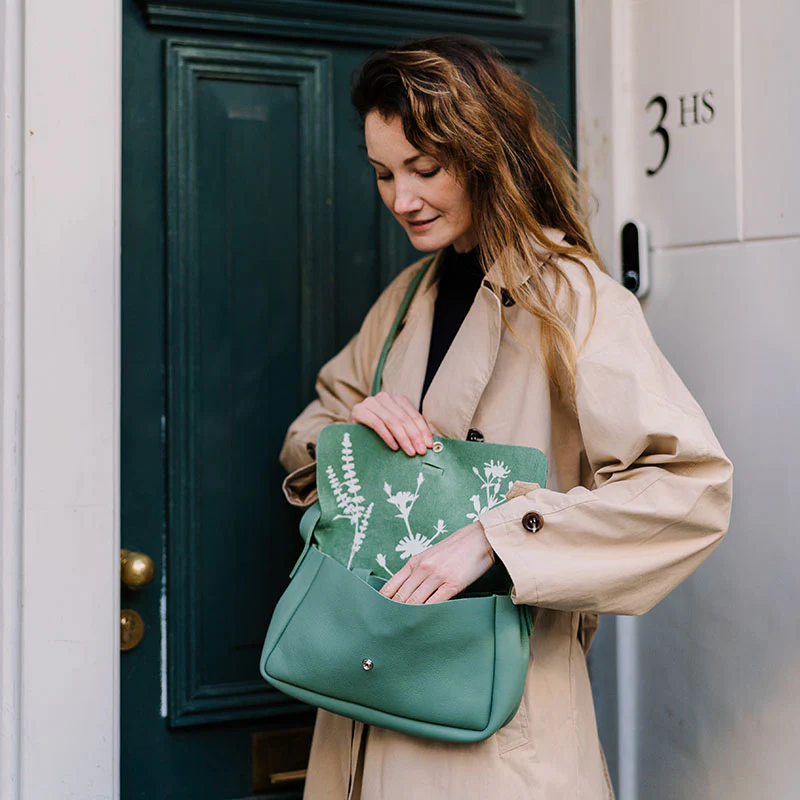 Secrid || Piquadro || Mywalit Verkoopwinkel -Secrid || Piquadro || Mywalit Verkoopwinkel keecie picking flowers forest model02